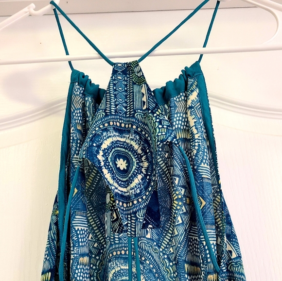 Long sun dress with keyhole front. - Picture 3 of 5